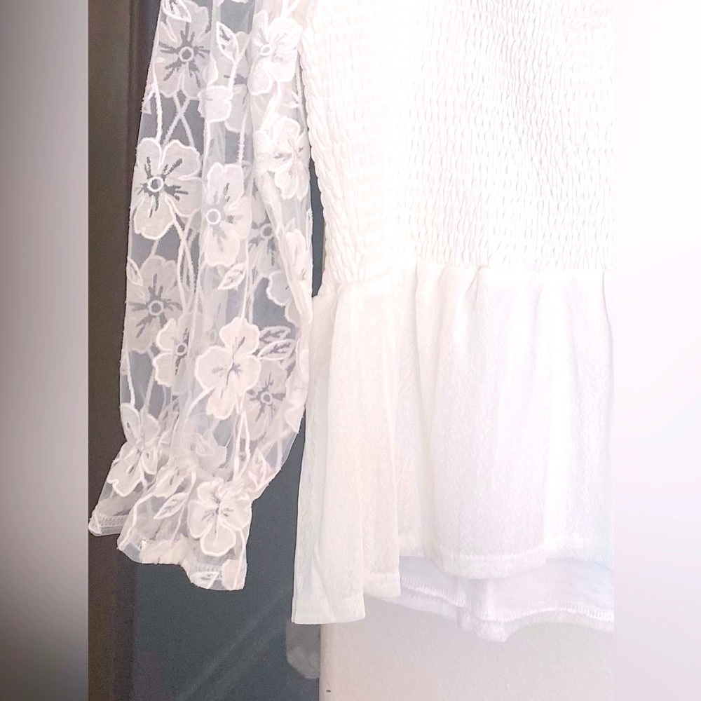New Beautiful blouse. - Picture 2 of 6